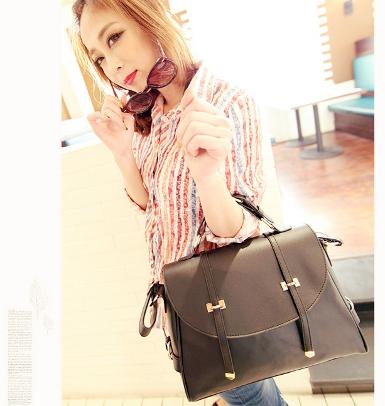 กระเป๋าแฟชั่นเกาหลี แบรนด์Maomao รุ่นM28-058 ทรงสวย ด้านหน้ามีสายคาดซ้าย-ขวา หูกระเป๋าก็เก๋มากๆ ค่ะ 